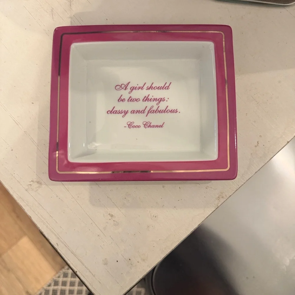 Two's Company White Jewelry Organizer
